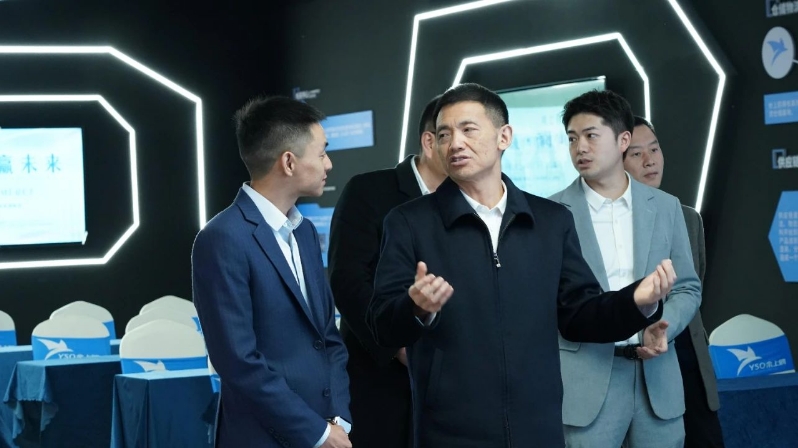 稳信心 促发展 | 九龙坡区委副书记、区长李顺带队参观走访余上鸥