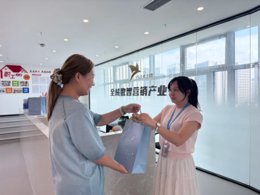 暖心开学季 关怀伴成长 | 余上鸥工会为员工子女送上开学温情礼包